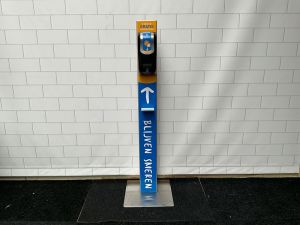 Zonnebrandcrème dispenser op zuil